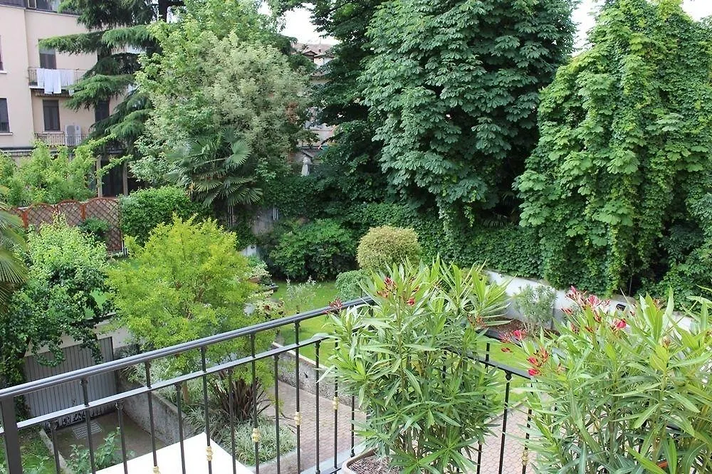 Hotel Charly 3*, Milan