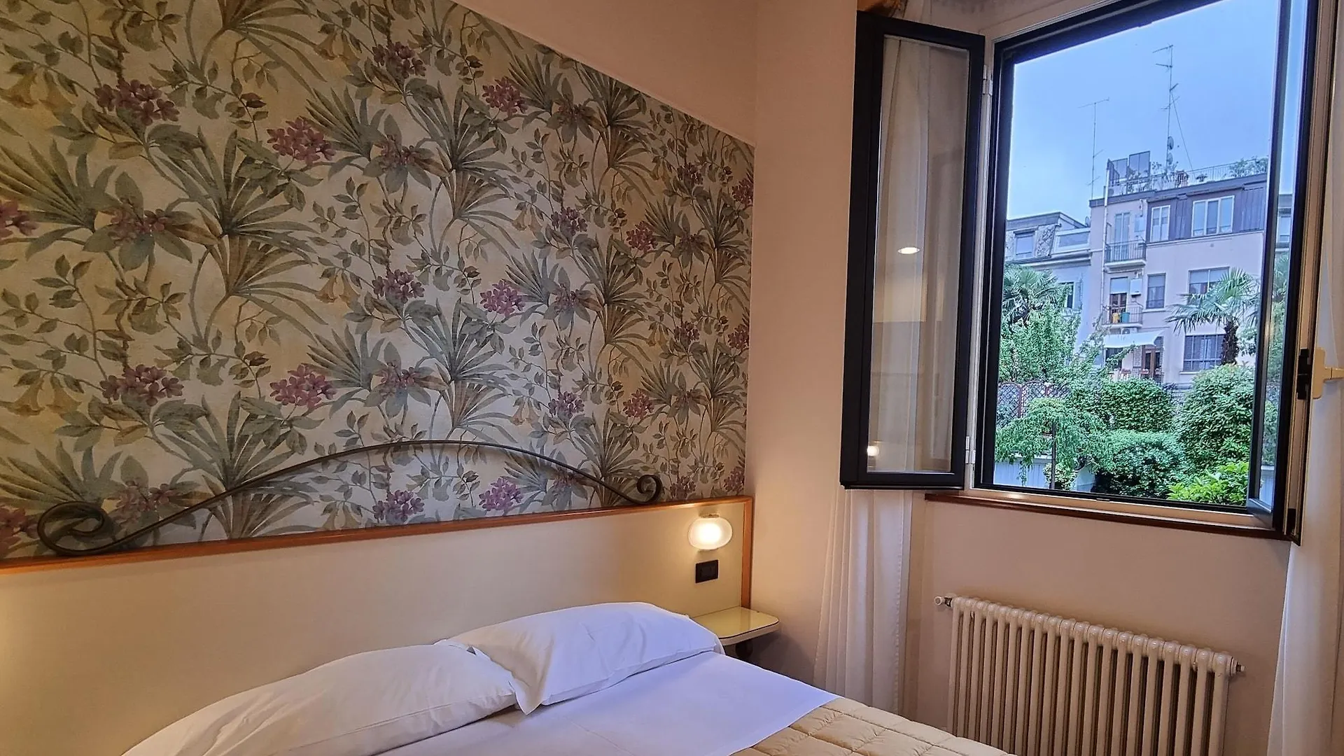Hotel Charly