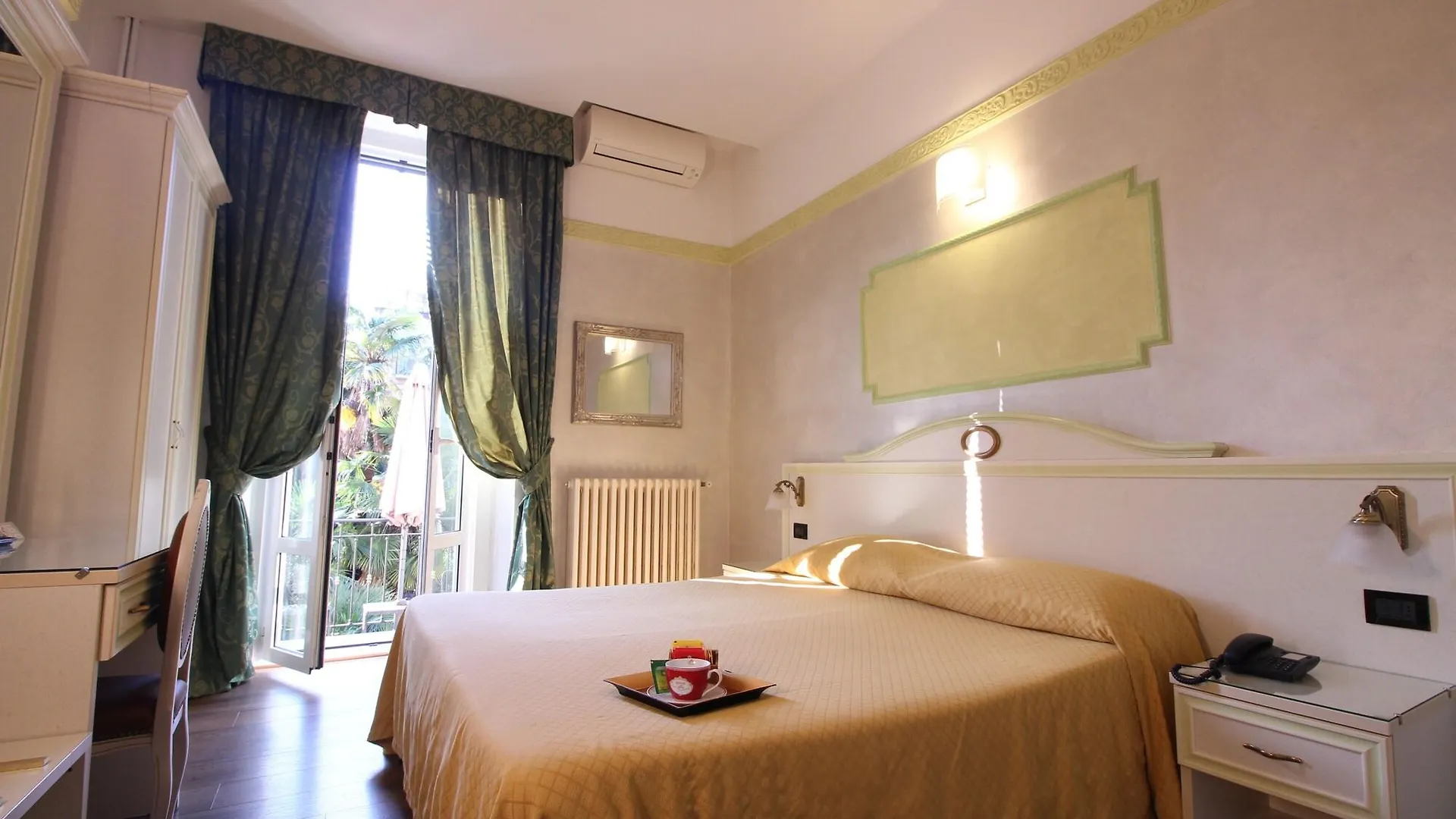 Hotel Charly Milão Itália