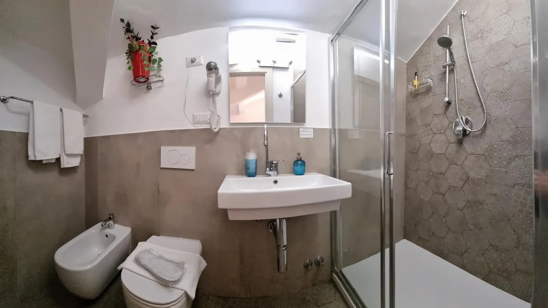 Hotel Charly Milano 3*,  Italien