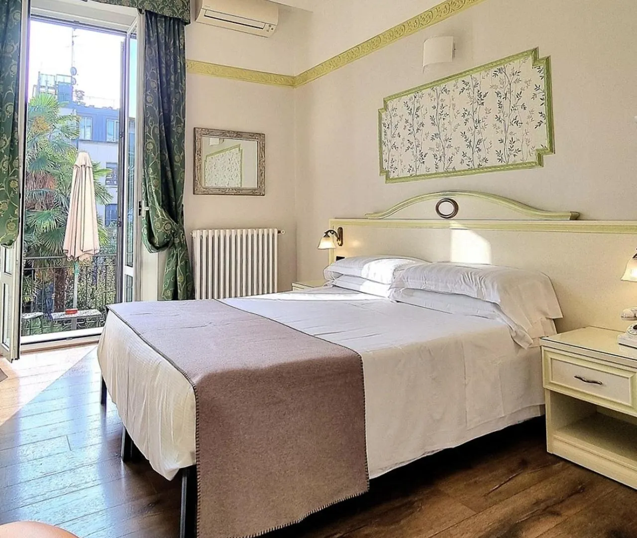 Hotel Charly Mediolan