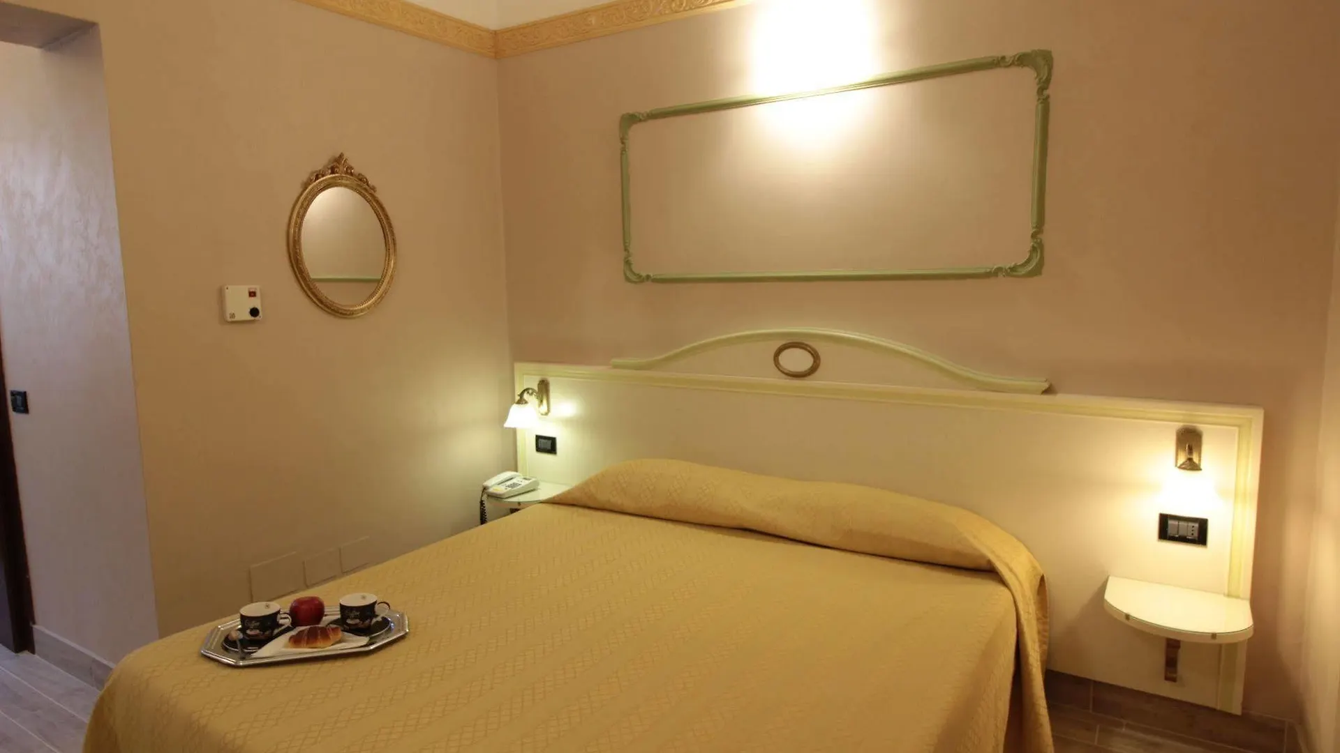Hotel Charly Mediolan